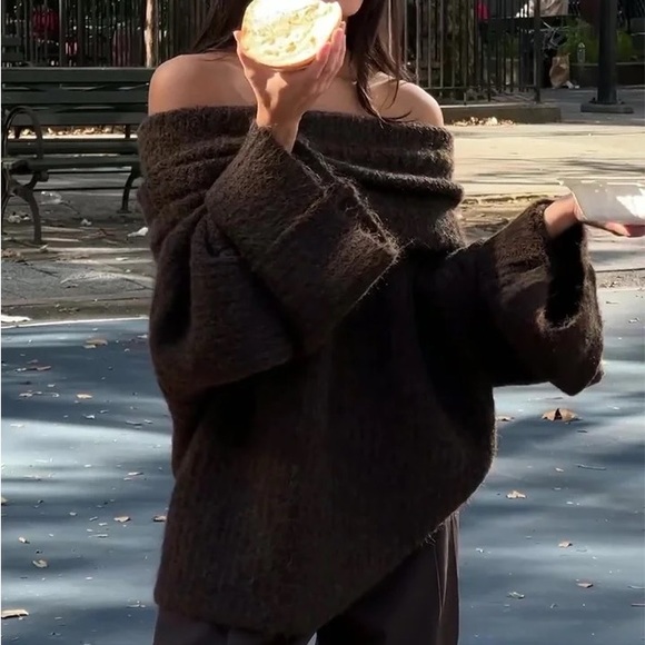 Off shoulder slouchy sweater - Brown - Picture 3 of 7